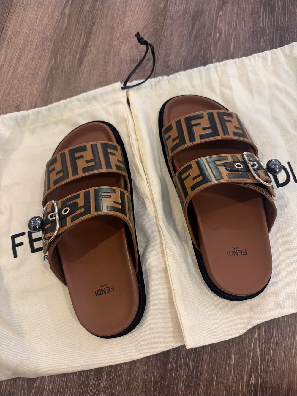 Fendi Leather Zucca Pearland Logo Slide Sandals
Excellent Condition!! Size 37.5